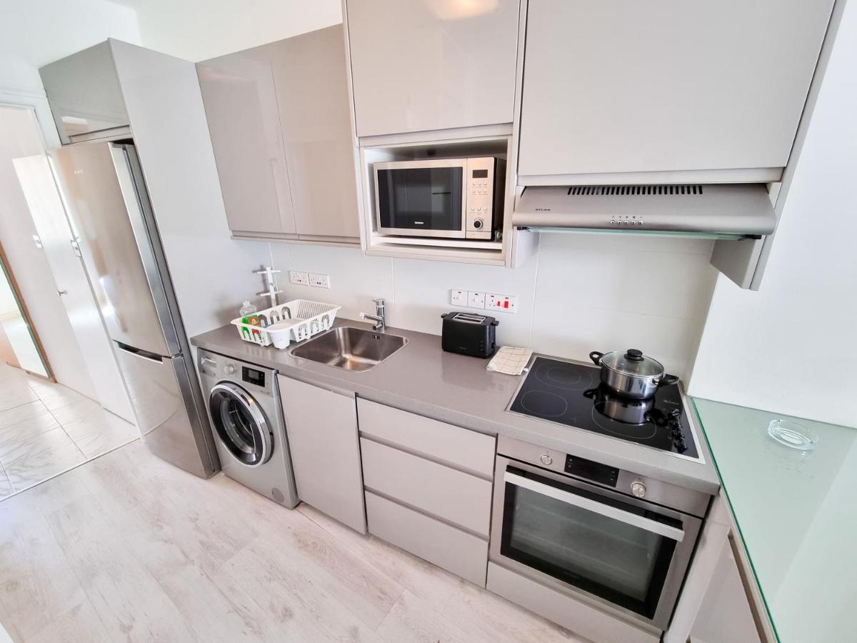 Cheer Up City Apartment, Near To The Finikoudes Beach Larnaca Bagian luar foto